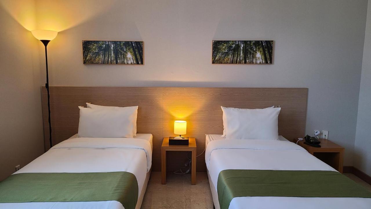 Benikea Hotel Yangsan Bagian luar foto