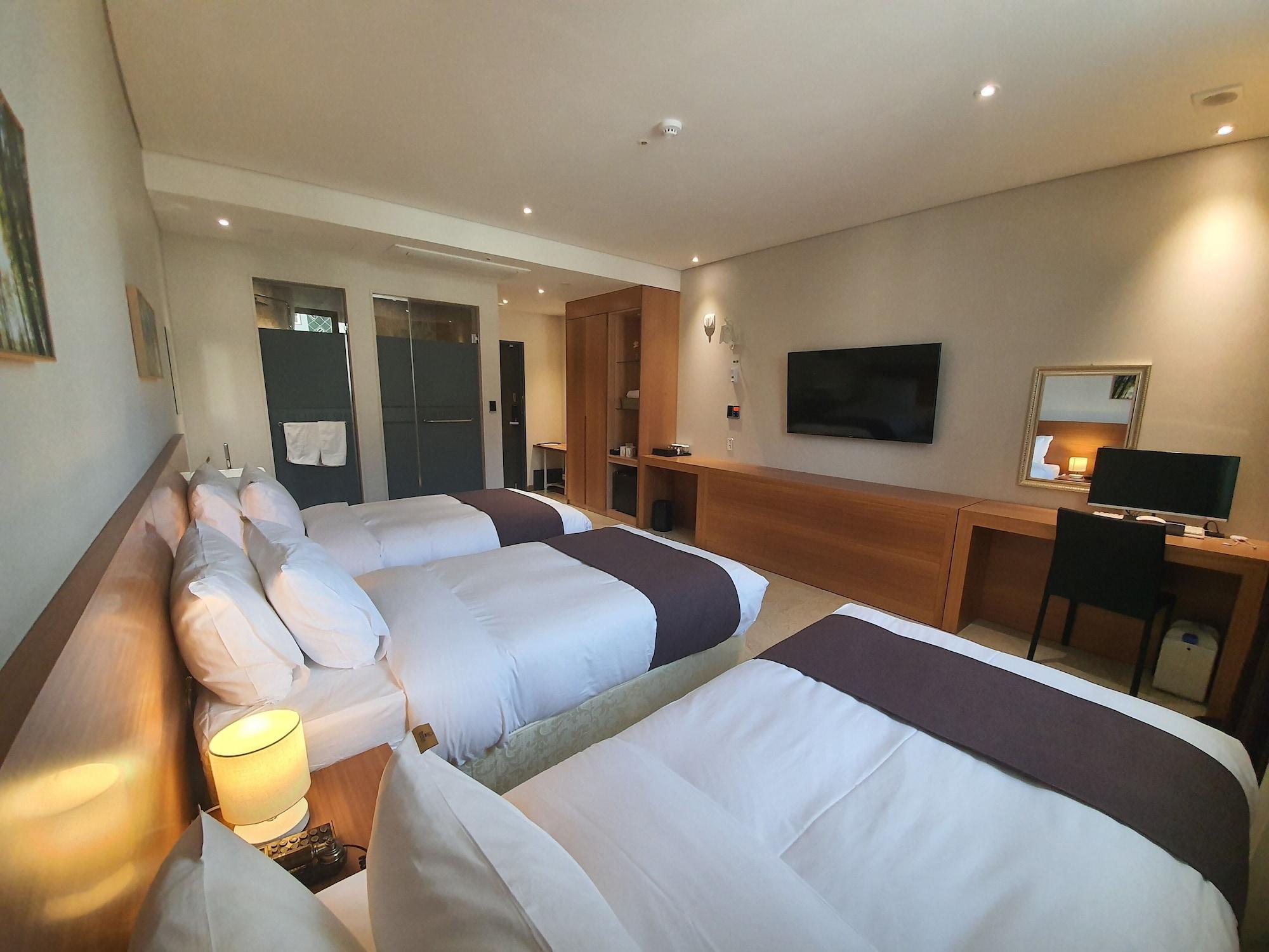 Benikea Hotel Yangsan Bagian luar foto