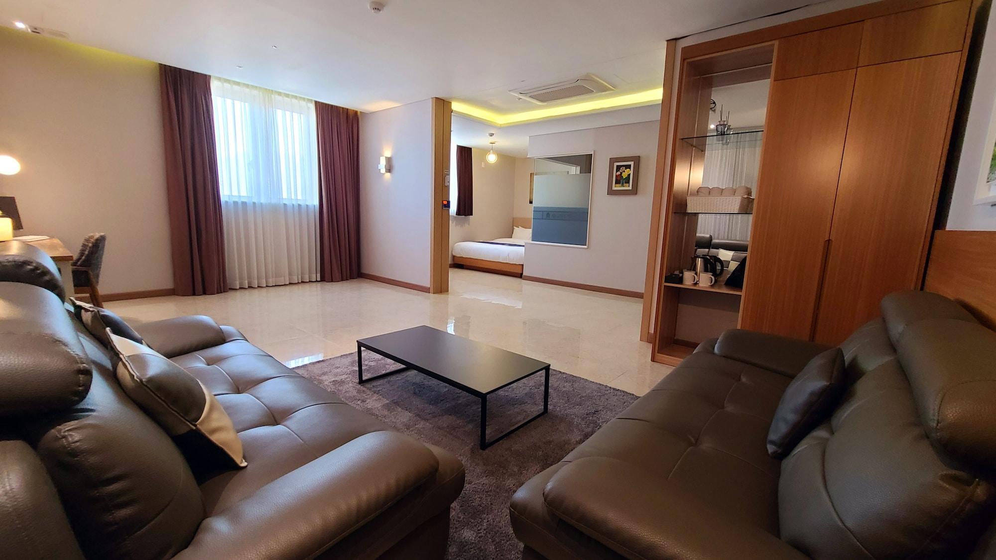 Benikea Hotel Yangsan Bagian luar foto