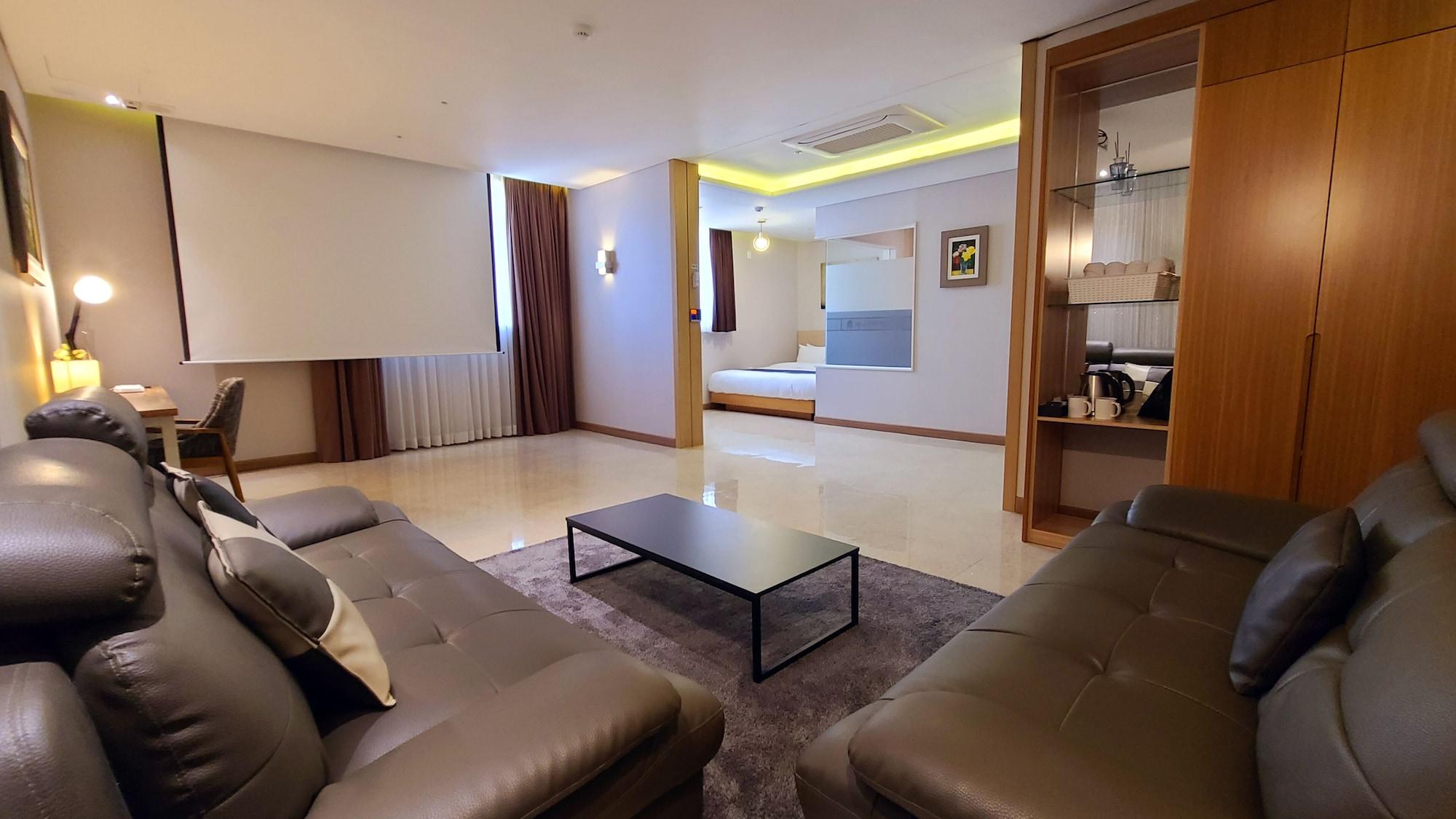 Benikea Hotel Yangsan Bagian luar foto