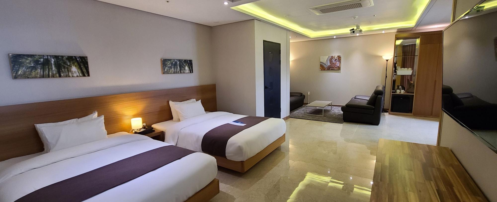 Benikea Hotel Yangsan Bagian luar foto