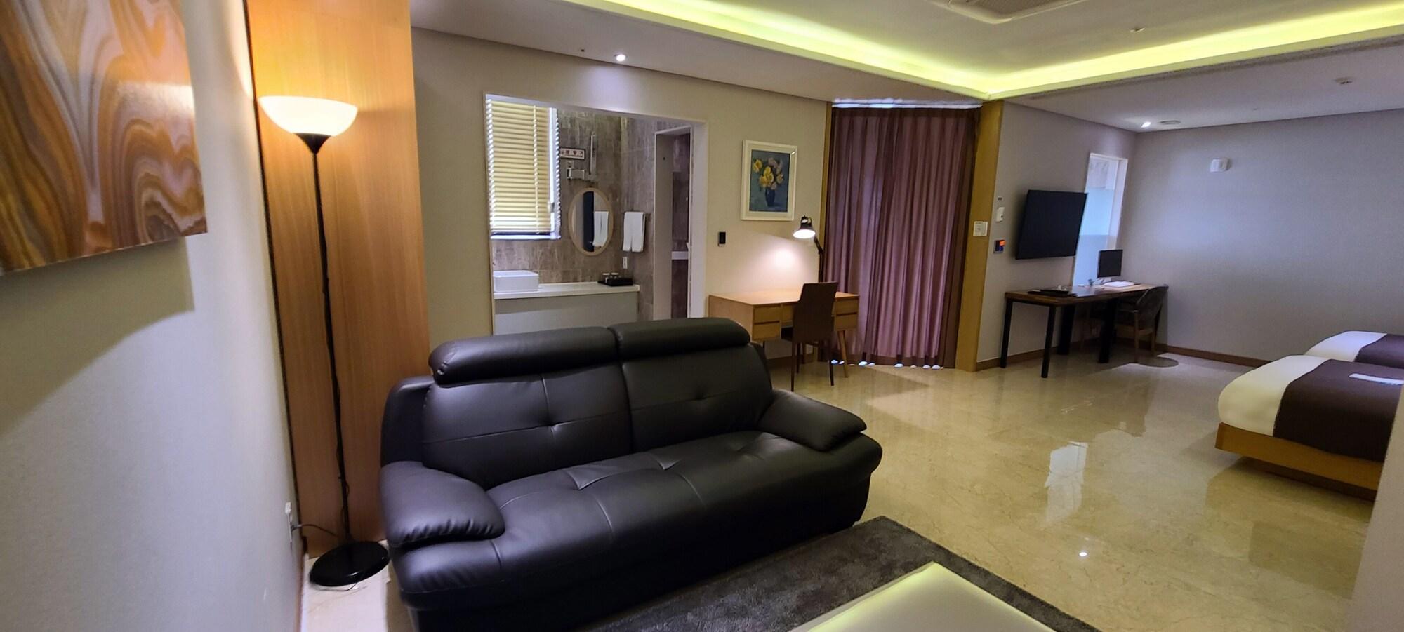 Benikea Hotel Yangsan Bagian luar foto