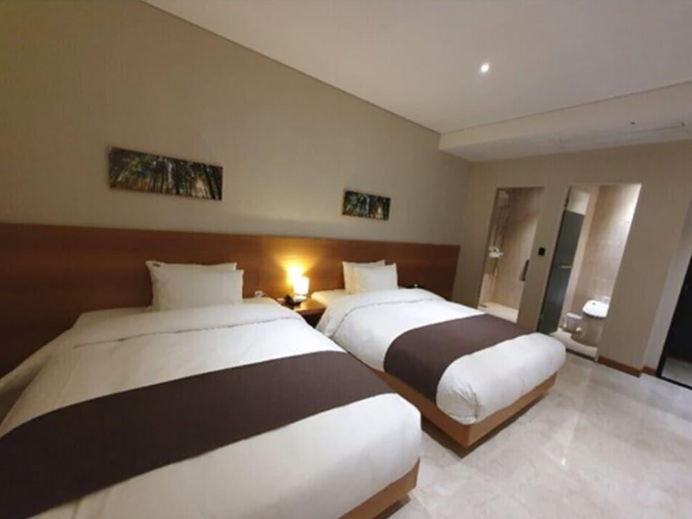 Benikea Hotel Yangsan Bagian luar foto
