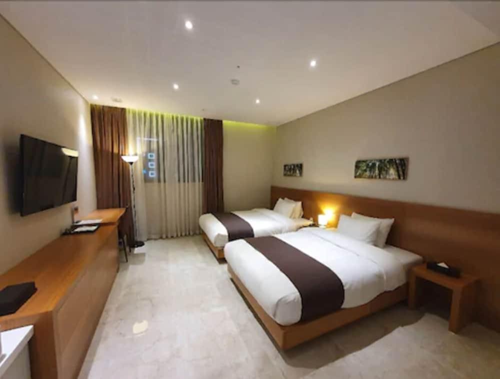 Benikea Hotel Yangsan Bagian luar foto