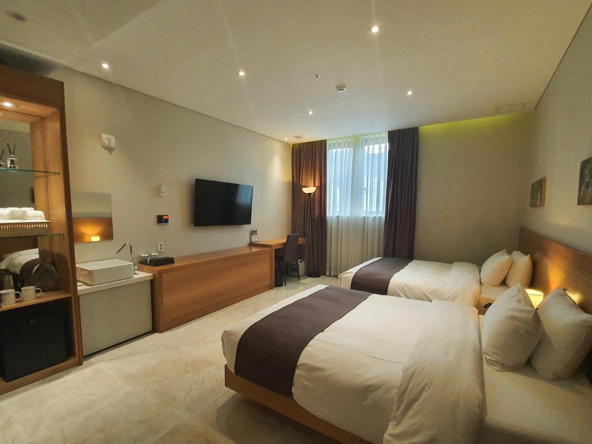 Benikea Hotel Yangsan Bagian luar foto