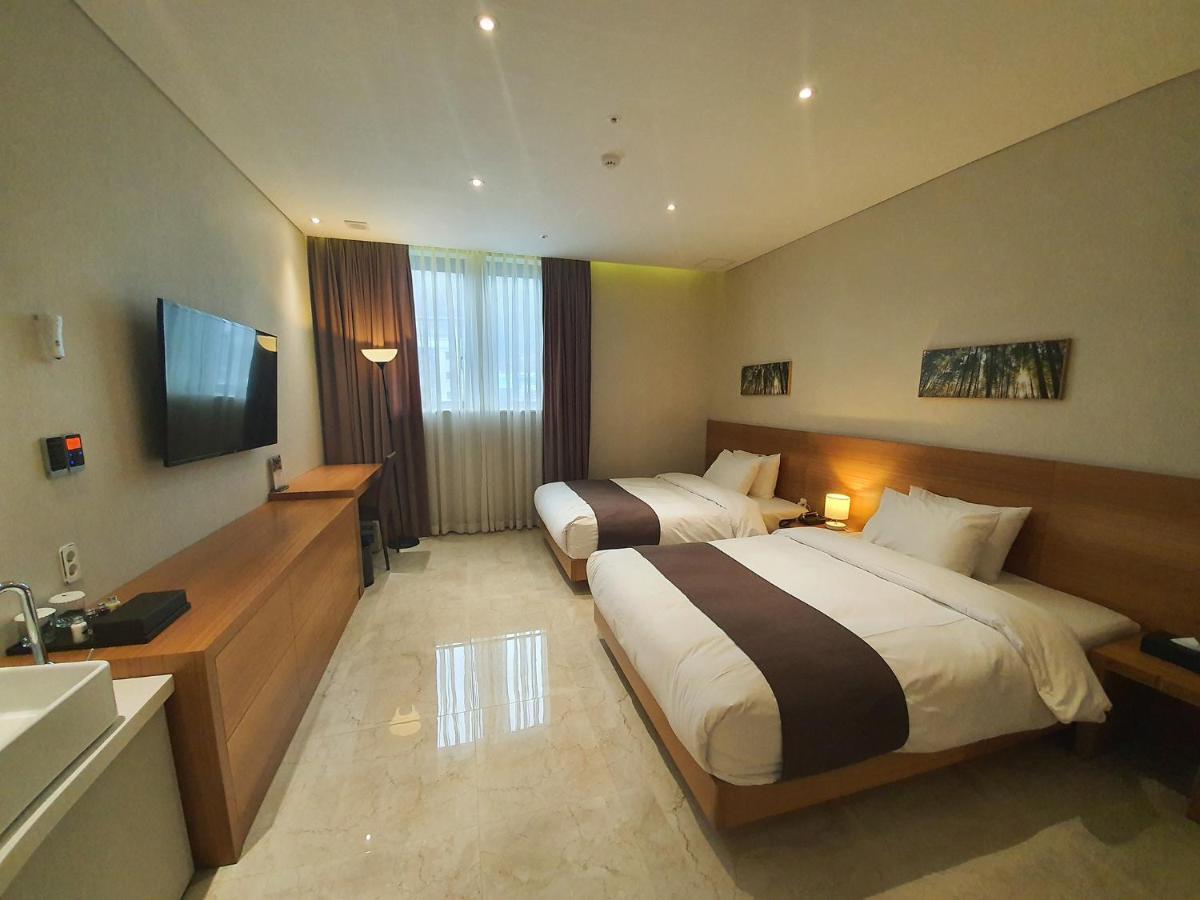 Benikea Hotel Yangsan Bagian luar foto